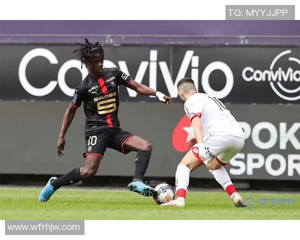 如何作为新人成功追求足球明星的实用指南与技巧分享